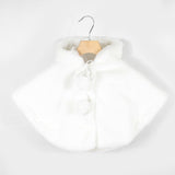 Klaiadì mantella bianca in ecopelliccia con pon pon regolabile cod kd260p