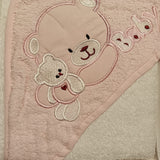 Accappatoio a triangolo di spugna rosa con orsetto baby