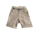 Bermuda beige con tasche laterali.
