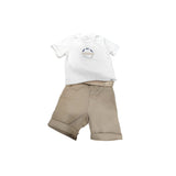 Bermuda beige con tasche laterali.