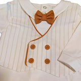 Tutina  di cotone bianca con gilet e papillon tabacco