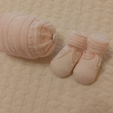 Set corredino completo cappellino e babbucce di filo lavorate rosa