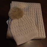 Set cappello e sciarpa con pon pon cuoio