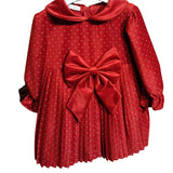 Abito di velluto rosso plissettato con pois bianchi e fiocco in vita